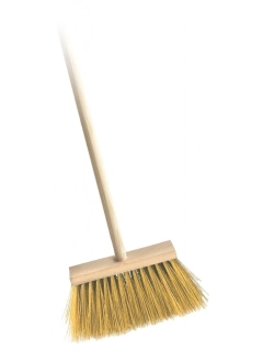 Koště zatloukané s holí